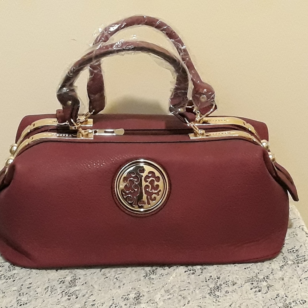 Women's jandbag w/shoulder strap
